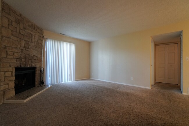 Building Photo - 844 Tenderfoot Hill Rd Unit 203 Rental