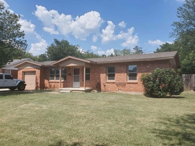Building Photo - 4402 Phillips Dr Rental
