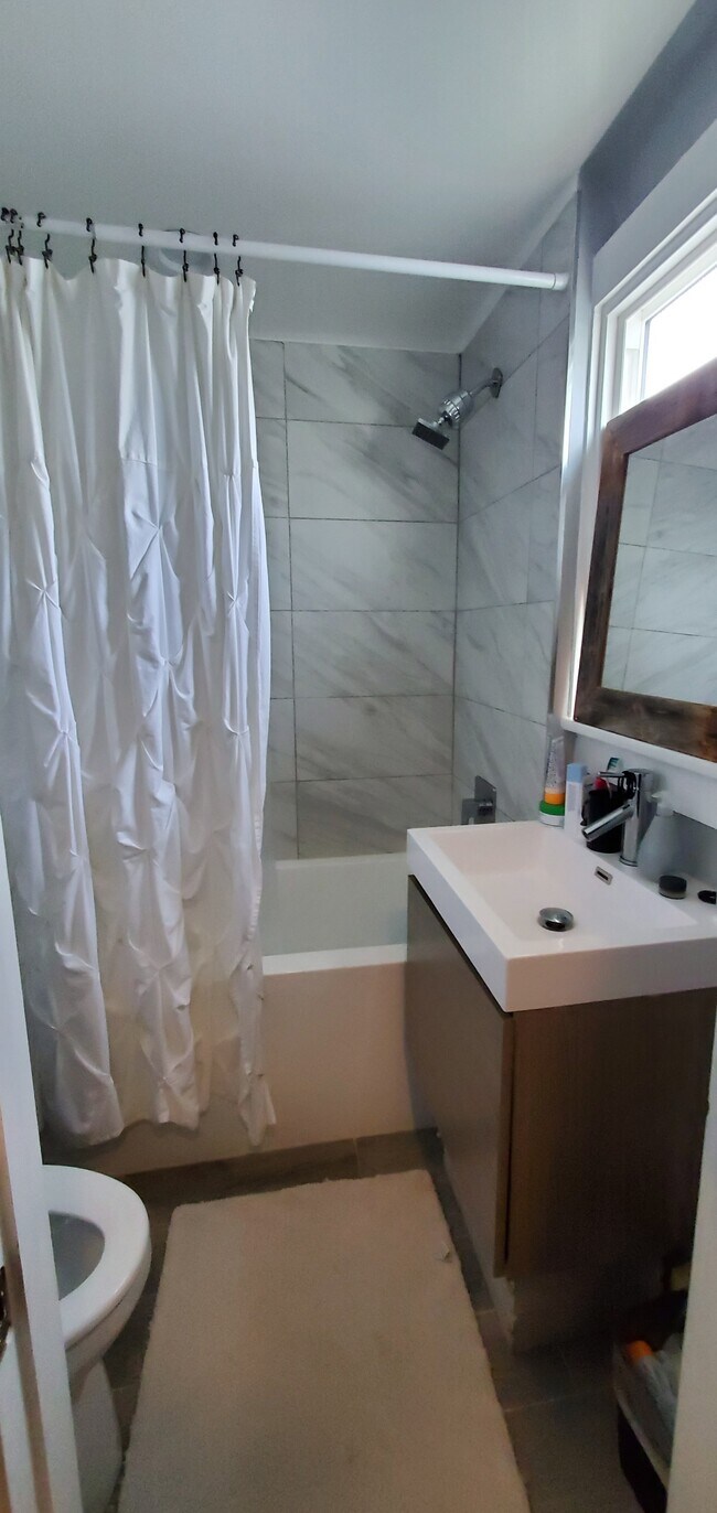 Photo - 2211 Gramercy Ave Unidad 2211 Gramercy Ave Ste B