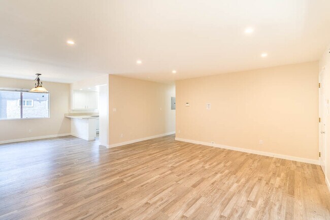 Photo - 2102 Mathews Ave Unidad B