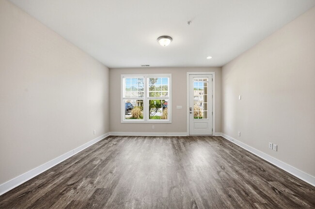 Photo - 2800 Bedford Green Dr
