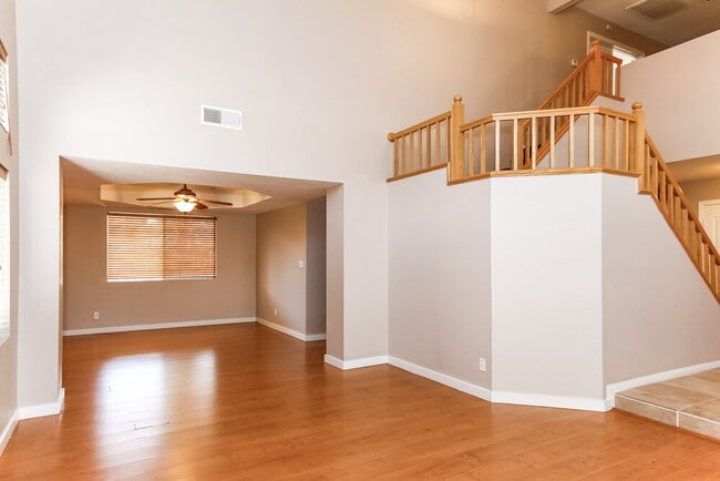 Photo - 13 Sunmist Dr