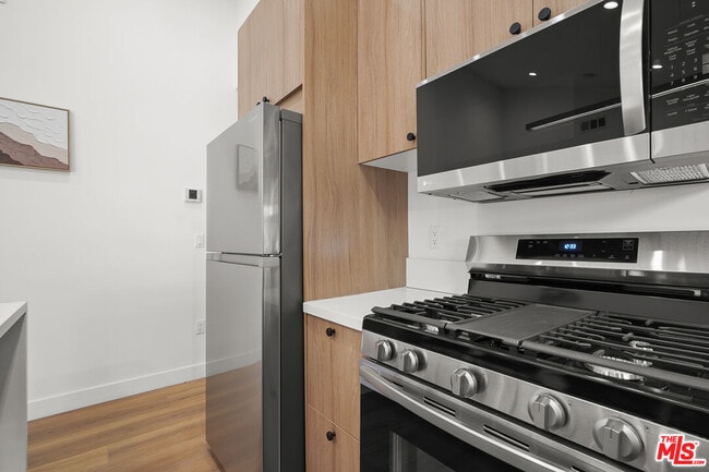 Photo - 1333 N June St