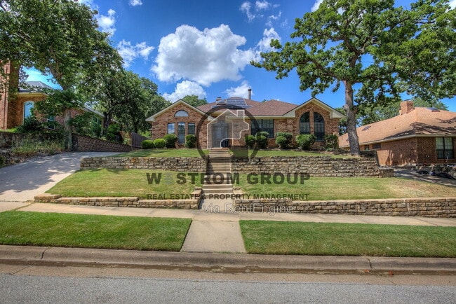 Building Photo - 3914 Meadow Dr