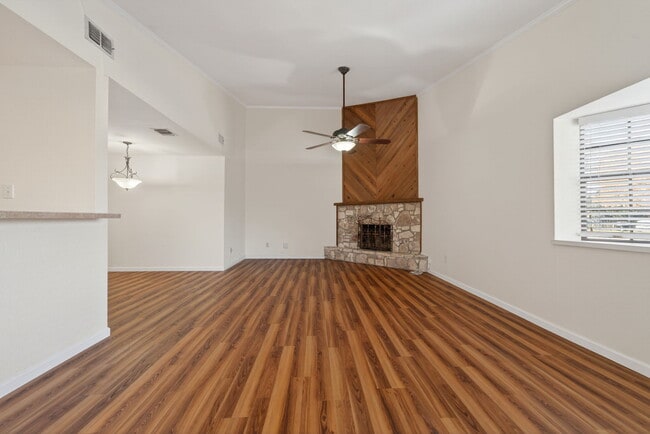 Photo - 609 Oak Park Dr