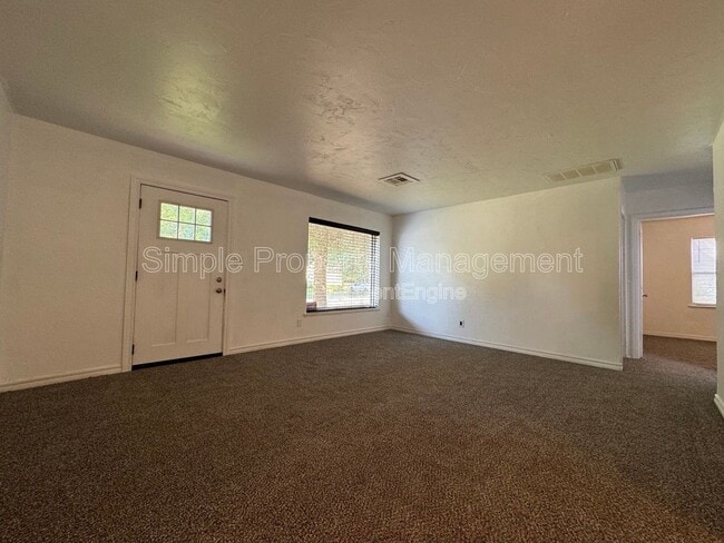 Photo - 1108 W Apache St