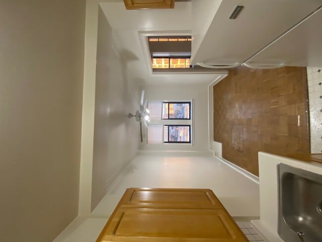 Photo - 1263 W Pratt