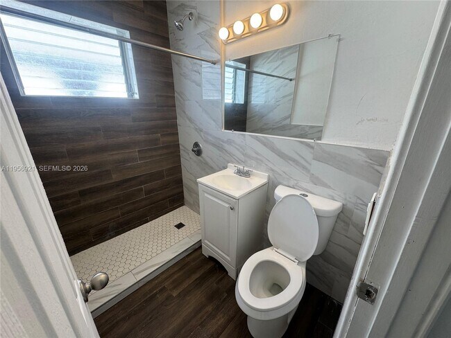 Photo - 7300 Harding Ave Unidad 28