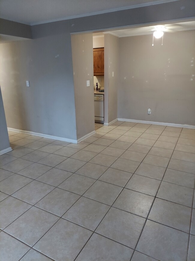 Photo - 950 Forestbrook Rd Unidad F4