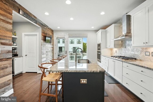 Photo - 610 Watermans Dr