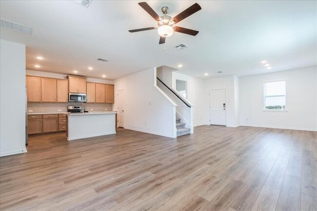 Photo - 108 Makinaw Rd