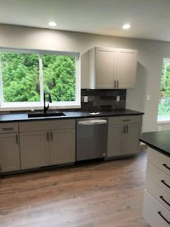 Photo - Lovely 3 Bedroom Recently Renovated!