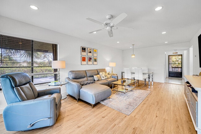 Photo - 159 NW 70th St Unidad 416