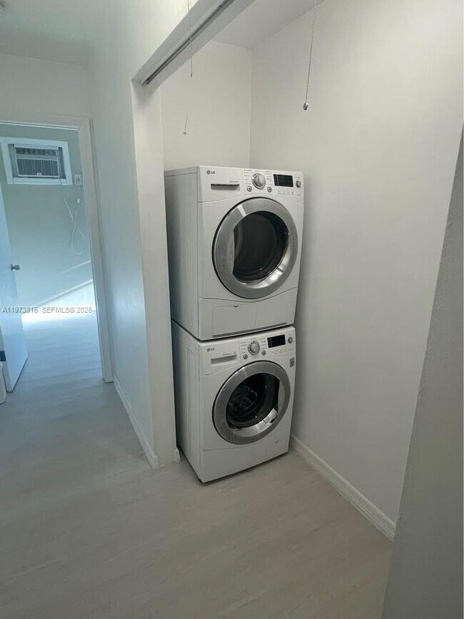 Photo - 4991 SW 27th Ave Unidad C