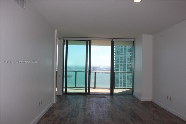 Photo - 650 NE 32nd St Unidad 3703