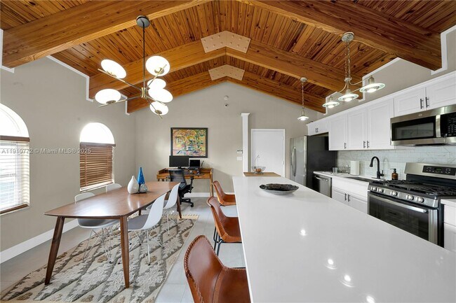 Photo - 18900 Belview Dr