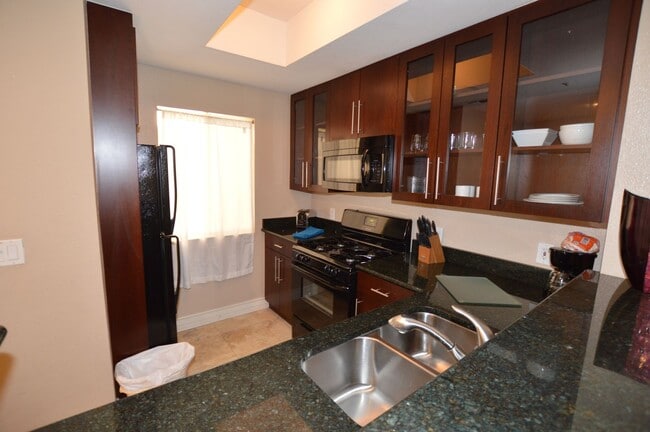Photo - Meridian STUDIO Condo Fully Furnished w/Ma...
