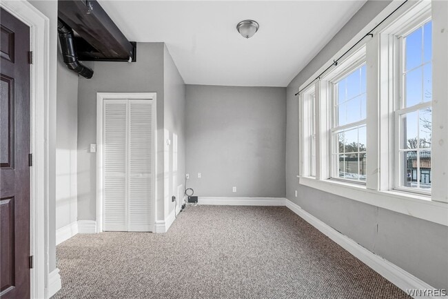 Photo - 2114 Seneca St