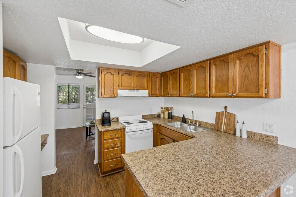 Carefree - 2BR, 2BA - 1,150SF - Kitchen