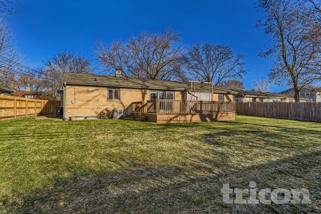 Photo - 1441 Maple Ln