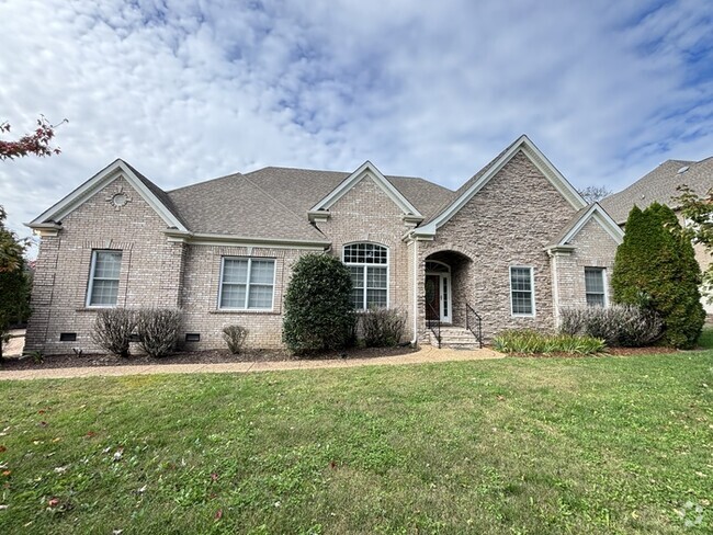 Building Photo - Somerset Downs home off Long Hollow Pike w...