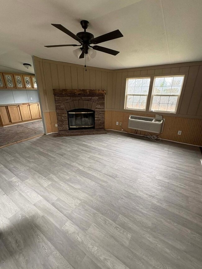 Photo - Spacious 3 Bedroom, 2 Bathroom Home!