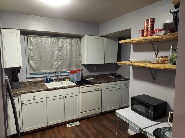 Photo - 576 Crestwood St SW