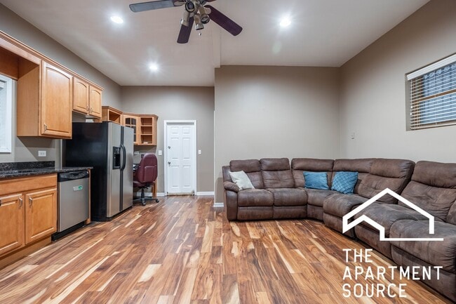 Photo - 1333 N Bosworth Ave Unit B