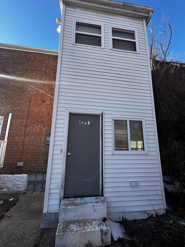 Photo - 1460 Laurel St