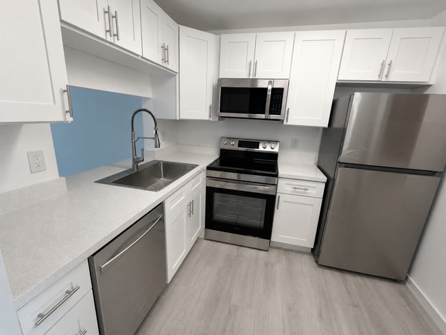 Building Photo - 9311 Orange Grove Dr Unit 411