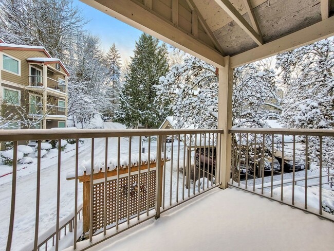 Modern Top-Floor 2BR/2BA Near Downtown Iss... - Modern Top-Floor 2BR/2BA Near Downtown Iss... Rental