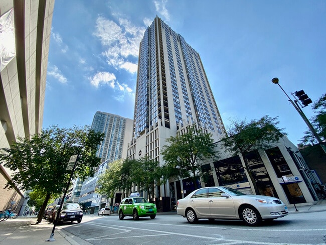 Photo - 1122 N Clark St Unit 1810