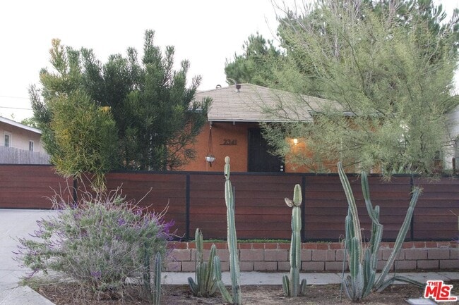 Building Photo - 2341 Meadowvale Ave