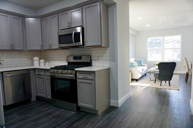 2B - Kitchen / Living