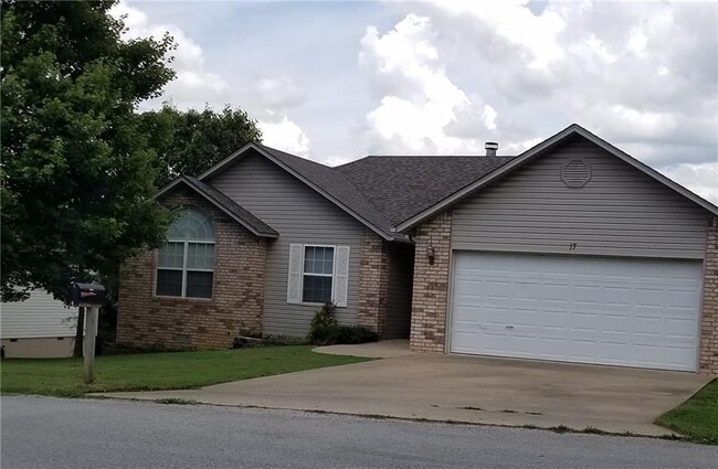 Photo - 17 Slifer Dr House