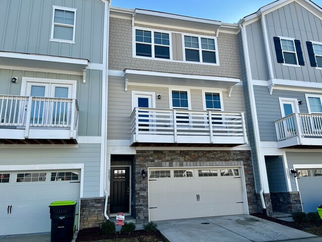 Gorgeous 4 Bed | 3.5 Bath Townhouse in Apex - Gorgeous 4 Bed | 3.5 Bath Townhouse in Apex