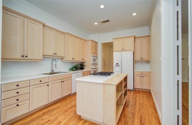 Photo - 1931 Woodbury St