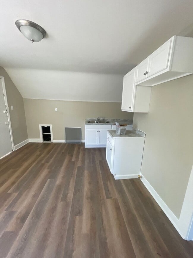 Building Photo - 381 E 152nd St Unit 381 E 152nd St #3, Cleveland, OH 44110 Rental