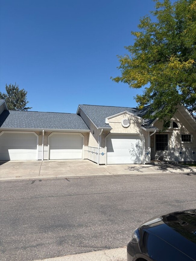 Building Photo - Spacious 5-Bedroom Home Near UM & Pattee C...