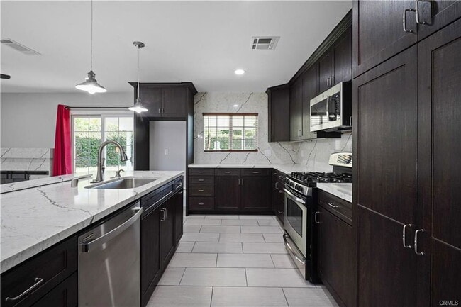 Photo - 20247 Kinzie St