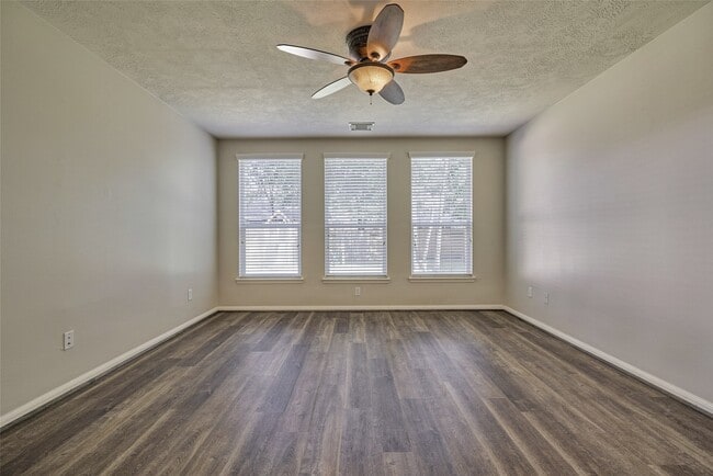 Building Photo - 274 Fairwind Trail Dr