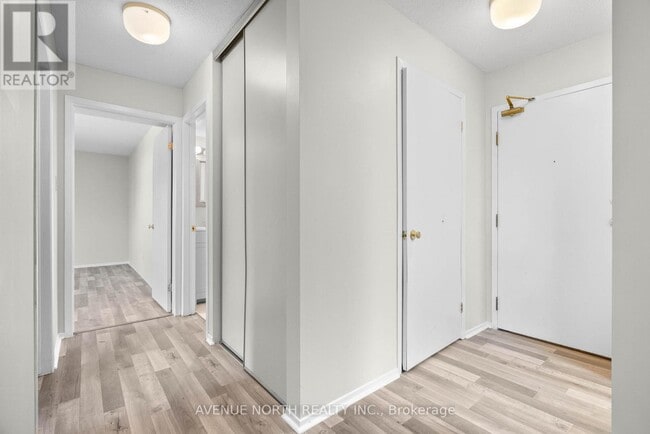 Photo - 318 Lorry Greenberg Dr Unité 323