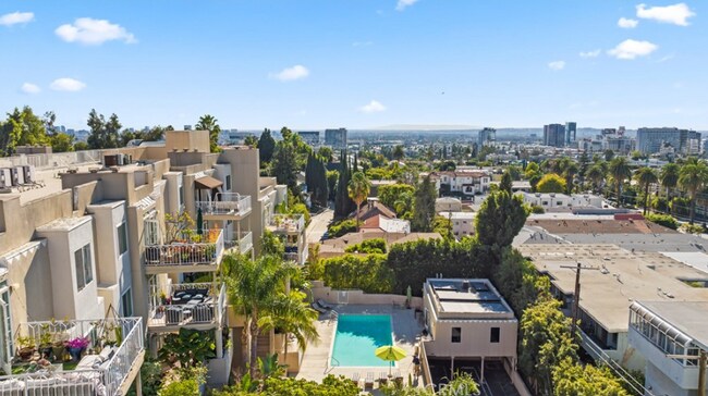 Photo - 2222 N Beachwood Dr Unidad 412