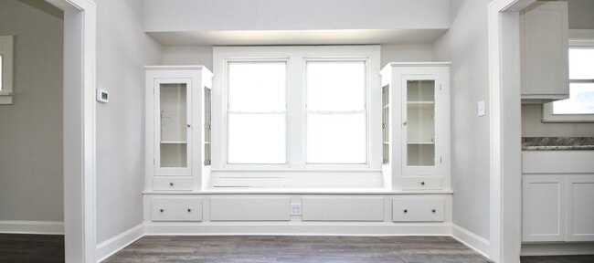 Photo - Single Family Home 2 beds 1 bath FOR RENT