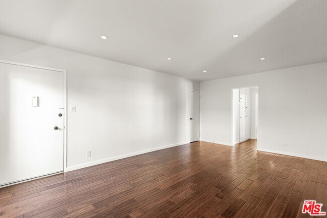 Photo - 1006 Havenhurst Dr Unit 1