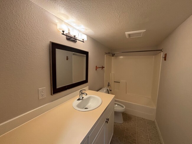 Photo - Beautiful updated Condo in Bellevue! (phot...