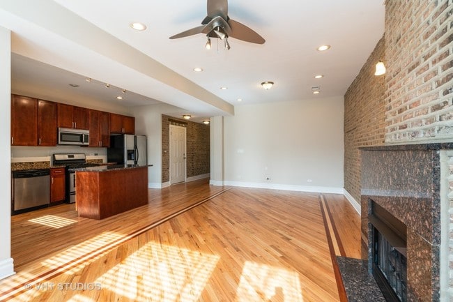 living room - 4847 S Vincennes Ave Unit 2