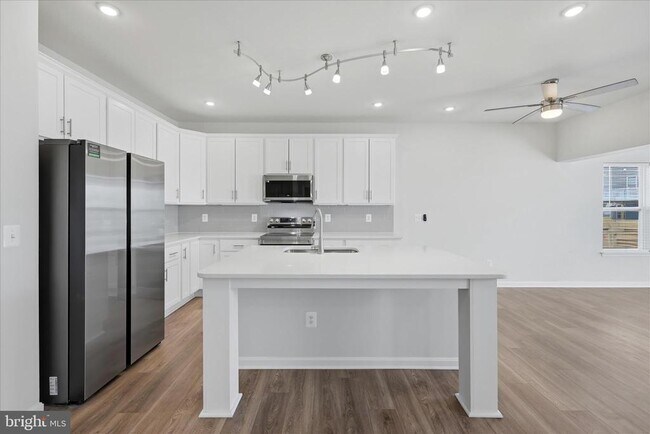 Photo - 148 Huntwell W Ave