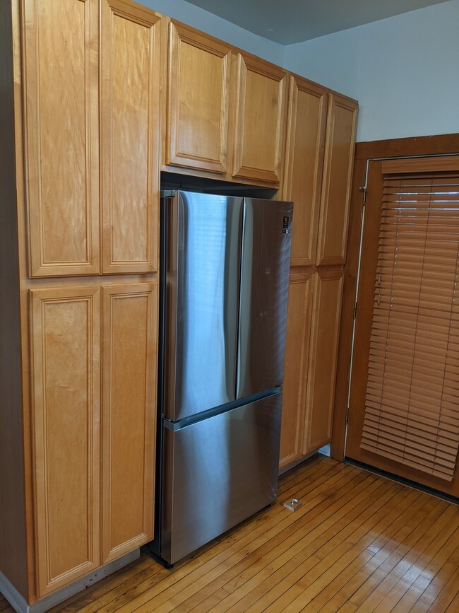 Photo - 3838 N Kenmore Ave Unidad 3