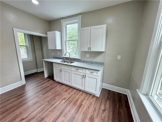 Photo - 1918 7th Ave